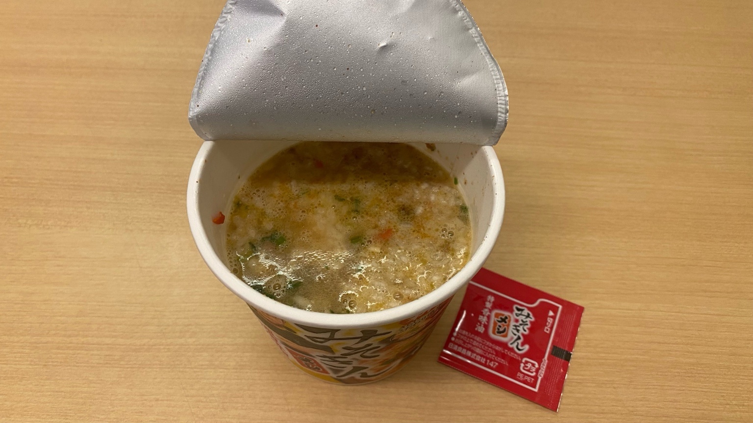 お湯を注いだ直後の様子